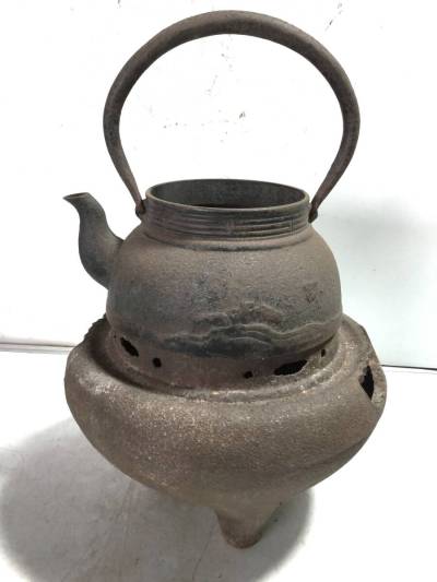 鉄製 風炉釜／鉄瓶 蓋なし 三つ足 茶道具 金属工芸 ※中古品