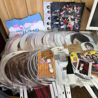 嵐 SMAP KAT-TUN Hey!Say!JUMP NEWS ライブグッズ いろいろ 公式 平成期 うちわ クリアファイル ペンライト キーホルダー 未開封多数