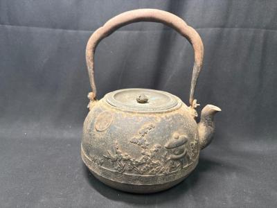 金龍堂身在款 盛上丸型 鉄瓶　100573