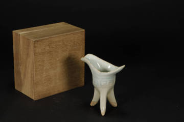 『古』【清 影青三足爵杯 官窯花瓶】重量71g 哥窯 釣窯 釉 均窯 瓷器 古陶磁器 古賞物 古置物 擺件 古董 骨董