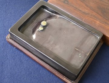 中国の古い硯『端渓麻子坑水岩 長方硯』「天青色 活眼 青花 エン脂暈」文房四宝　唐物　書道用品　文房具　中国美術工芸品