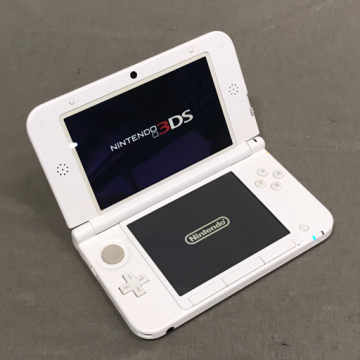 1円 任天堂 ニンテンドー3DS LL SPR-001 ホワイト 初期化済み 通電動作確認済 充電ケーブル 外箱 等 付属