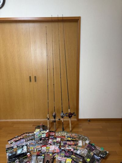 バス釣り引退　タックル4セット　ほか　ルアー、フック　シンカー、ワームなど　約180袋　新品あり　おまけ付！
