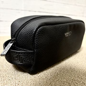新品未使用1円 VERSACE ヴェルサーチ セカンドバッグ クラッチバック ポーチ ハンド ロゴ ハンドル型押し ブラック シボ ビジネス 黒