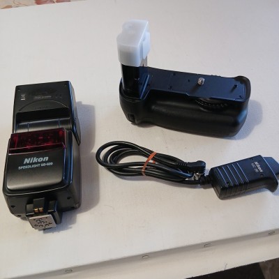 C937 NIKON ニコン　純正　MB-D200 SB-600 MC-30 通電確認　です
