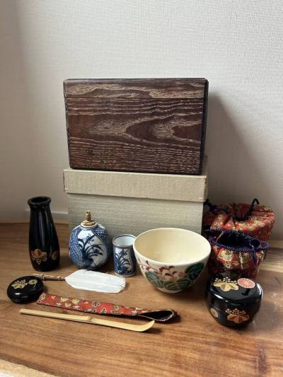 古い 利休 茶箱 茶道具 セット 棗 茶碗 茶杓 香合 羽箒 茶筅筒 茶巾筒 振出 仕覆 平安青峰 銘入 京焼 染付 蒔絵 / 茶入 骨董品 古美術 漆