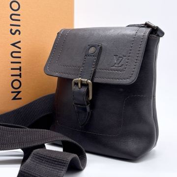 LOUIS VUITTON ルイ ヴィトン ユタライン ユマ ショルダーバッグ ポシェット 斜め掛け レザー バサルト ブラウン M97024
