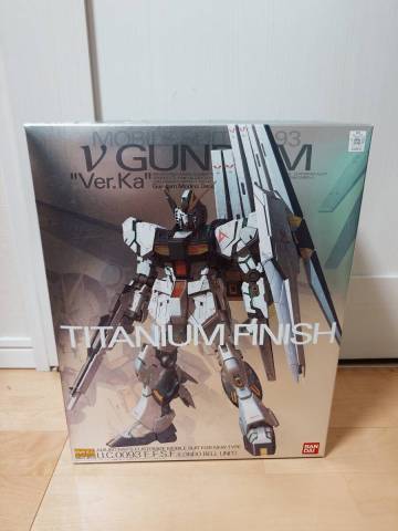 バンダイ MG 1/100 RX-93 &nu;ガンダム Ver.Ka チタニウムフィニッシュ