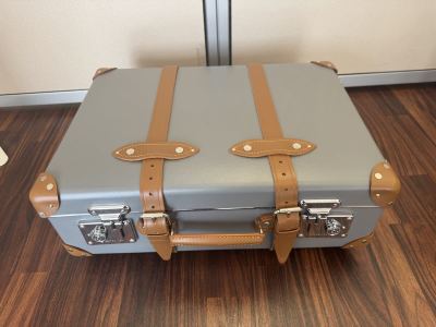 【美品】グローブ・トロッター GLOBE-TROTTER センテナリー トランクケース グレー &times; ナチュラル 鍵付 英国製 スーツケース 希少カラー
