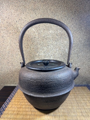 龍文堂 　安之介　龍文堂造　花押　天明形 白肌　手取釜　江戸時代　 鉄瓶 　煎茶道具 
