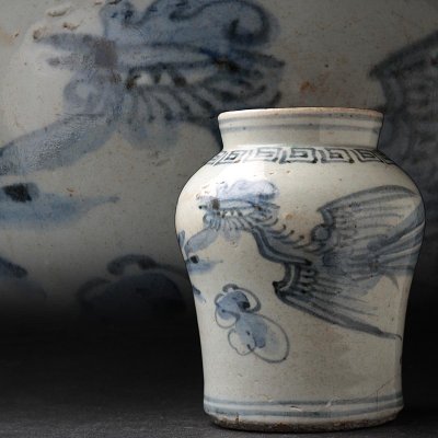 FG152 朝鮮古美術 李朝 分院手 白磁染付 雲鳳凰壺 高14cm 木箱附・青花雲鳳凰文立壺・青花云鳳凰紋罐 朝鮮古陶 分院里官窯