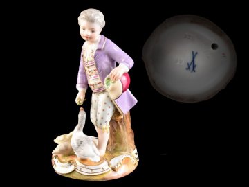【雲】某名家買取品 MEISSEN オールドマイセン ガチョウに餌を与える少年 陶器人形 フィギュリン 西洋美術品(置物オブジェ)DY3750 PTjnmfl