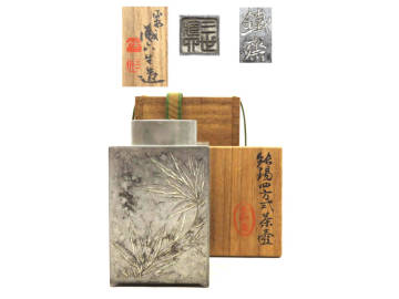 R8177 三世 蔵六 造 富岡鉄斎 純錫 四方式 茶壺 蘭漢詩紋 茶入 茶筒 茶心壺 錫器 重さ約376.4g 在銘 刻印 共箱 茶器 古美術 茶道具 唐物 