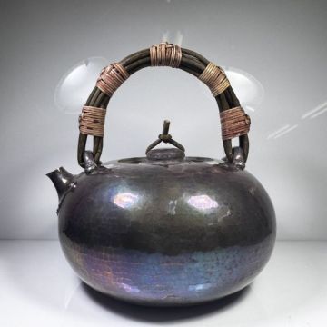 純銀製 三木造 槌目砲口 平寶珠形湯沸 虹色 箱付 銀瓶 高さ15.5cm 煎茶道具 純銀保証