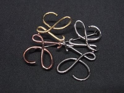 1円 ■美品■ LOEWE ロエベ アナグラム ブローチ ピンバッジ アクセサリー レディース メンズ シルバー系&times;ゴールド系&times;ブロンズ系 BS4793