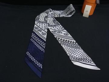1円 HERMES エルメス Eperon d&rsquo;Or Cut 【エプロンドール カット】 ツイリー シルク100% リボンスカーフ ホワイト系&times;ブラック系 EA3850