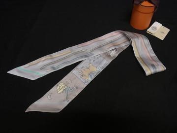 1円 ■美品■ HERMES エルメス A Vos Crayons 【 さあ色鉛筆を出して!】ツイリー シルク リボンスカーフ グレー系&times;マルチカラー HA5136