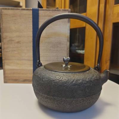 古鉄瓶　龍文堂安之介　鉄瓶　「水漏れなし・状態良好」 　箱付　/煎茶道具急須湯沸銀瓶茶托茶碗骨董品古道具中国古玩茶筒