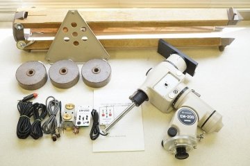 [QS][D689691717S] 高橋製作所 タカハシ EM-200 赤道儀 木製三脚/コントローラー 等付属 改造品