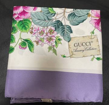 1円　未使用大判スカーフ　グッチ　Gucciスカーフ　OLD Gucci ※おまけブランドスカーフ3枚