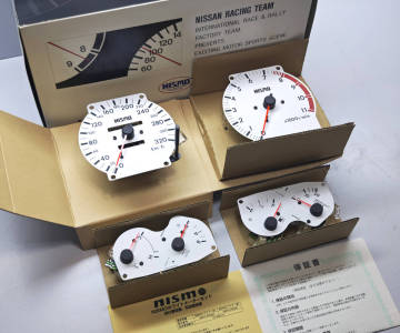 希少 日産 ニスモ NISMO ホワイトメーターセット 箱入り 走行距離1桁 BNR32 24810-RN580
