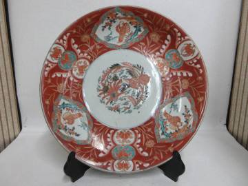 Ｔ４４９１　古伊萬里　金彩赤絵唐子唐花鳳凰文大皿　１尺６寸皿　直径４８．３ｃｍ　３．８ｋｇ　皿立　箱付き
