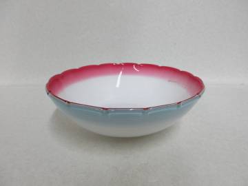 Ｔ４４９４　アンティーク　ヴィンテージ　大正硝子　和硝子　乳白金赤縁暈し青色千段輪花鉢　直径１８．５ｃｍ　大正浪漫　昭和レトロ