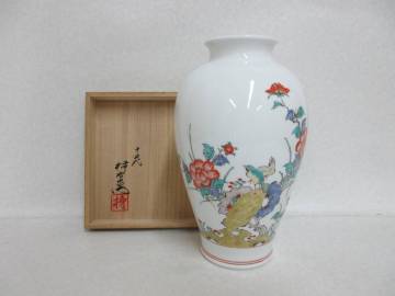 Ｔ４５２０　人間国宝　十四代　酒井田柿右衛門　錦牡丹鳥文花瓶　共箱　日本工芸会会員・副理事長　佐賀県陶芸家協会会長
