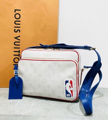 LOUIS VUITTON ● 新品同様 ルイヴィトン ショルダーバッグ NBA モノグラム メッセンジャー バッグ ナイル ヴィトン バック