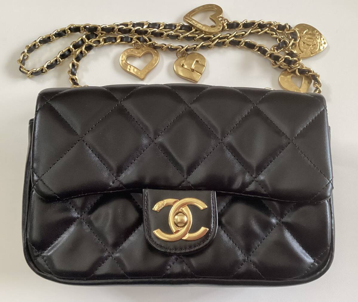  SHANEL シャネル　ショルダーバッグ　ハートチェーン　マトラッセ　黒　ターンロック　ココマーク　未使用　美品
