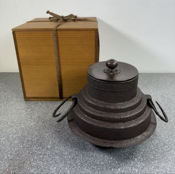 旧家蔵出し　時代物　茶釜 鉄製　炉釜 鐶付　釜鐶　共箱 茶道具