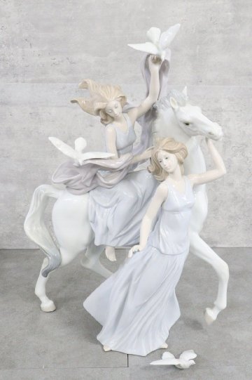 【行董】LLADRO リヤドロ PEACE AND LIBERTY 平和と自由 女性 馬 鳥 陶器人形 置物 インテリア フィギュリン 陶磁 UC262ABY05