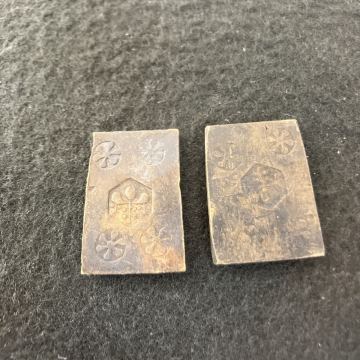 ④ 桐一分銀判　五三桐　桜紋 古銭 貨幣 硬貨　江戸時代 時代物　骨董　アンティーク コレクション　2枚まとめて！　★7