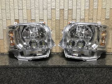 【 令和8年新車外し 美品 】ハイエース 200系 純正LEDヘッドライト 4〜8型 左右セット 刻印83 KOITO26-137 コンピュータ付