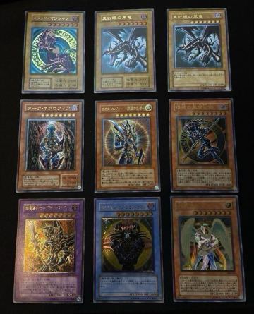 【極美品/多数】遊戯王　旧レリーフ　初期　2期　真紅眼の黒竜　ブラックマジシャン　トライホーンドラゴンなど　コレクション　引退　