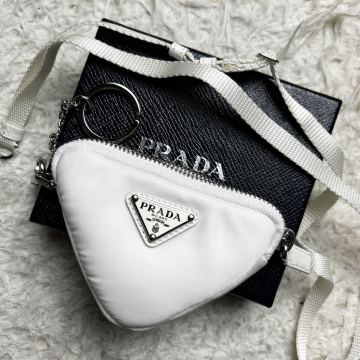 【極美品】PRADA プラダ RE-Nylon ナイロン ネックストラップ キーホルダー ポーチ 三角ロゴ プレート ホワイト 近年モデル