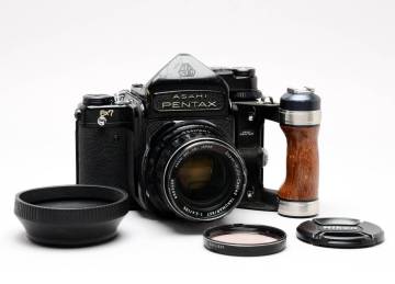 ★アサヒペンタックス　6&times;７　TTL　SMCタクマー105mm　f2.4　木製グリップ　完動
