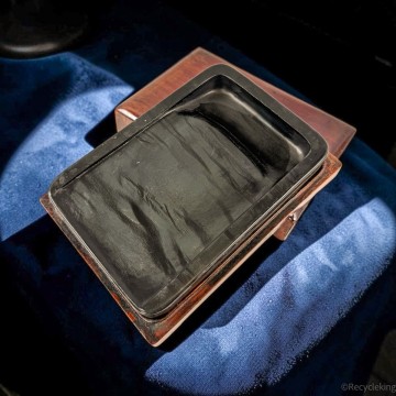 中国 歙州 眉子紋 尚池硯 唐木硯箱入 3.1kg 22.4x15.5cm 古硯 唐硯 書家収蔵品 文房四宝 書道具 すずり 20260510-18