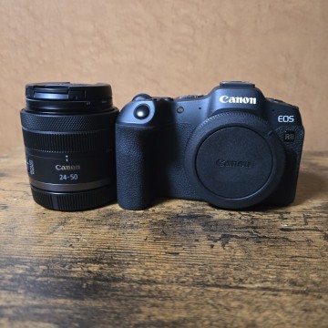 [1円スタート美品]　Canon EOS R8 RF24-50mm F4.5-6.3 IS STM KIT　オマケ有り　キャノン