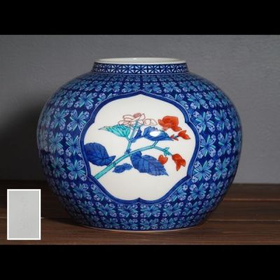 【聖陽堂】人間国宝 十三代 今泉 今右衛門 本人作 色鍋島 地文 花文 窓絵 花瓶 花器 壷 花入 【有田焼 薄墨 吹墨 柿右衛門】 r8 0508 02