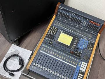 ◆YAMAHA DM1000 デジタルプロダクションコンソール デジタルミキサー ハードケース付属 ヤマハ◆