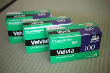 期限切れ　FUJICHROME　Velvia100　RVP100 135　36枚撮り 51個　リバーサルフィルム　ISO100