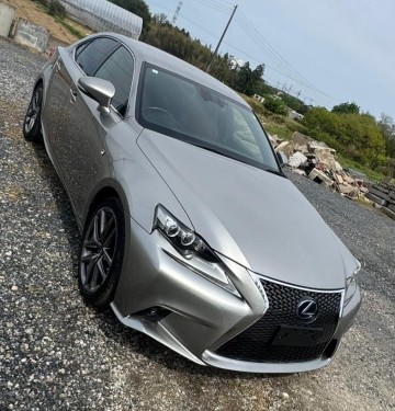 レクサス IS300H HYBRID