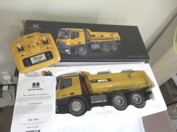 超美品☆　Huina Toys　1/14スケール　RC　ダンプトラック　「1582」　　ダイキャスト製　重機　ラジコン