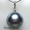 新品★小山真珠★１円～最新デザイン！絶品カラー！グリーンブラック系大珠11.5mm黒蝶真珠Pt900ダイヤ入りパールペンダント
