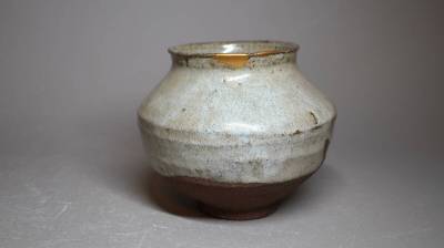 「特別出品」　斑唐津壺（桃山時代）