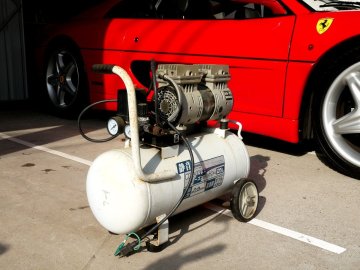 TAKAGI 静音オイルレスコンプレッサー 25L　０．８MPa
