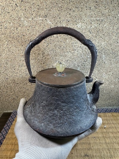 小振り　初代　金寿堂　玉摘　白肌　 雨宮　明治時代 鉄瓶 煎茶道具 釜師 古美術