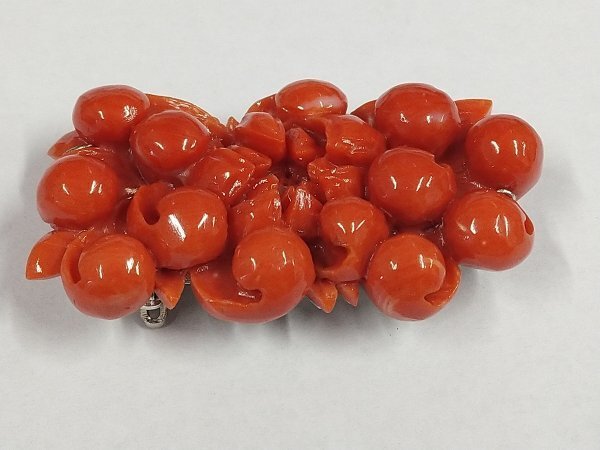  0503L76　本珊瑚　サンゴ 　帯留＆ブローチ　彫刻品　約19.5ｇ