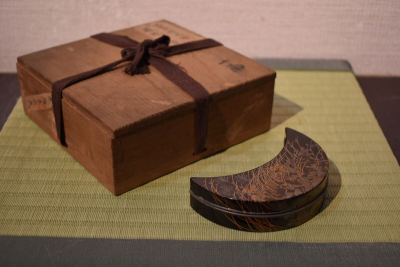 【GE】Y891【コレクター所蔵品】時代 蒔絵三日月形香合 /日本美術 骨董品 時代品 美術品 古美術品 蒔絵 os